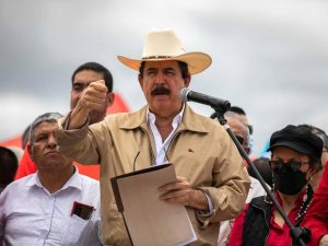 Zelaya’s controversial decree: mandatory book on the 2009 coup in schools